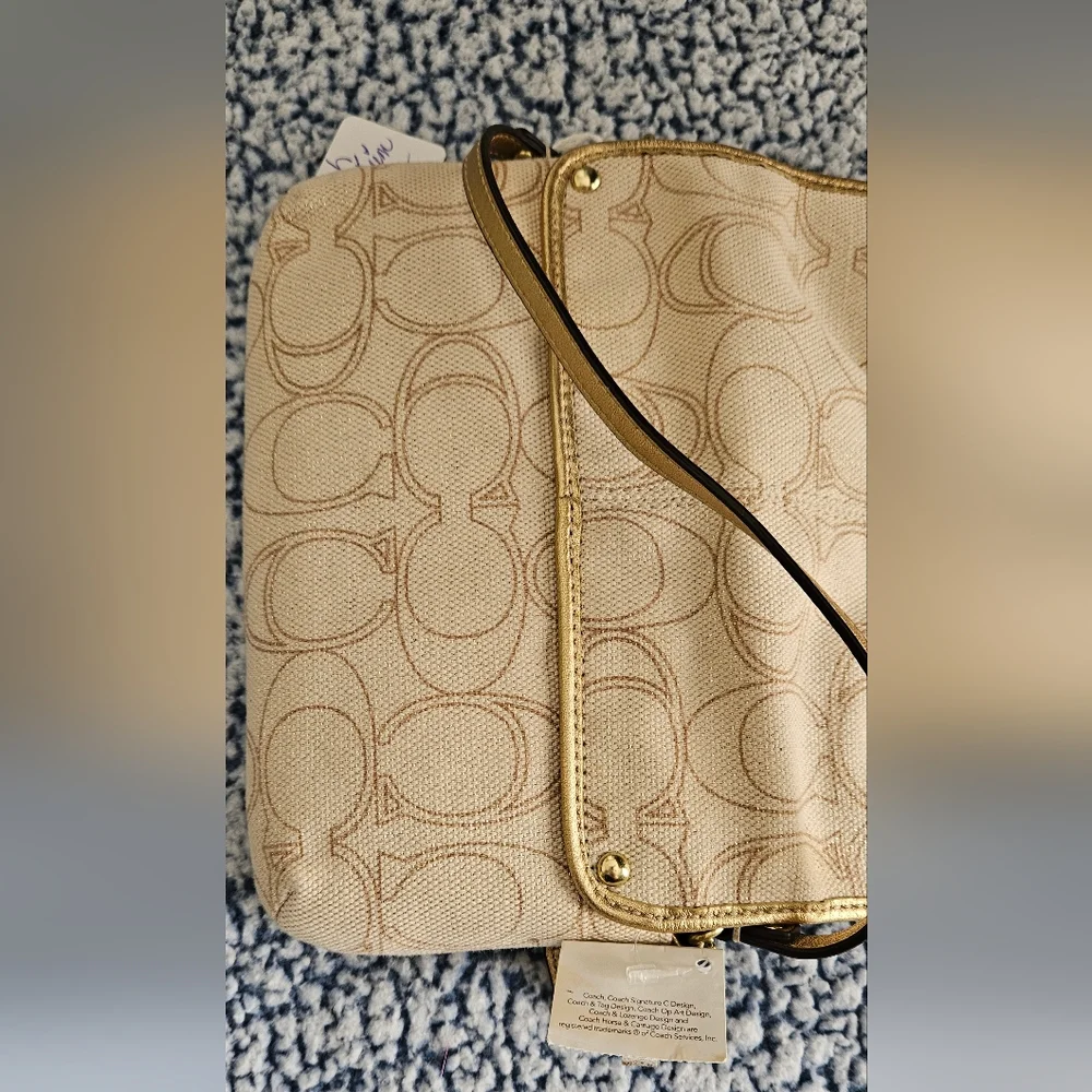 Coach wristlet bag. - Picture 6 of 9